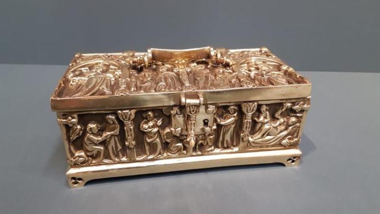 Victorian Cast Brass Casket - Image 1