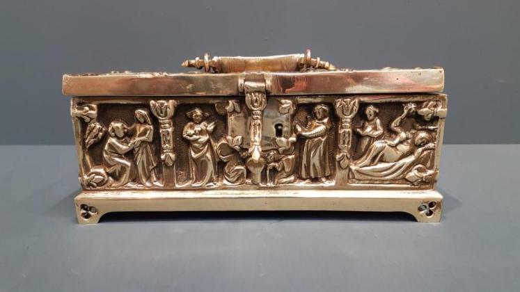 Victorian Cast Brass Casket - Image 2