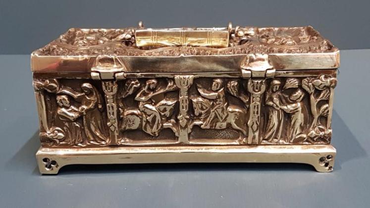 Victorian Cast Brass Casket - Image 5