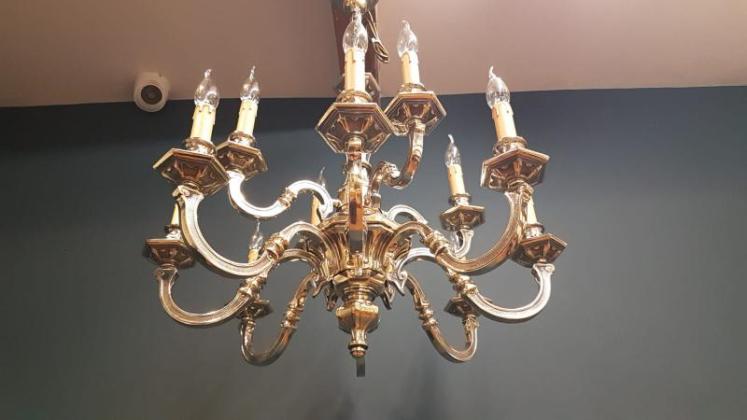 Superb Edwardian Cast Brass 12 Arm Chandelier - Image 2