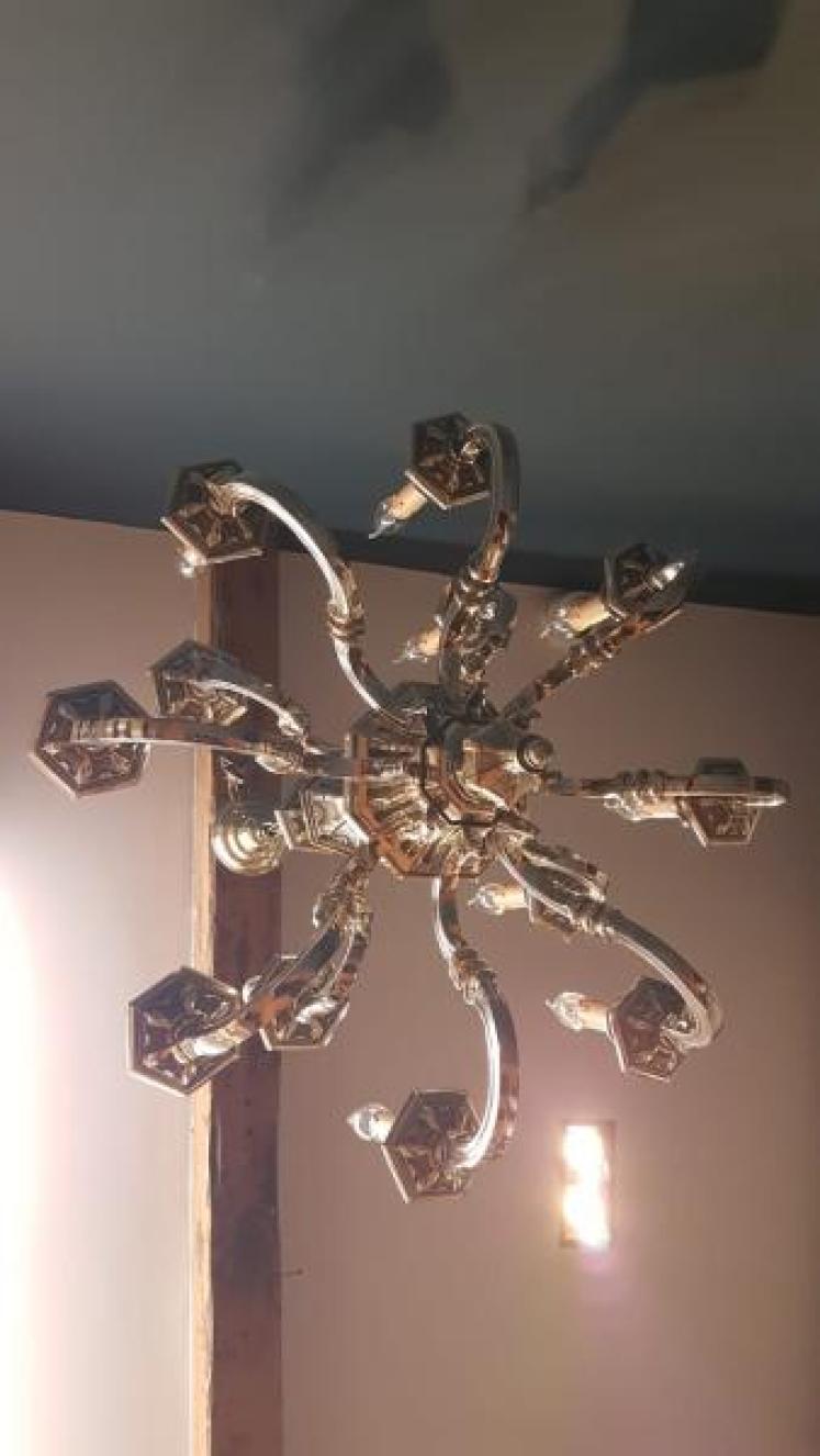 Superb Edwardian Cast Brass 12 Arm Chandelier - Image 7