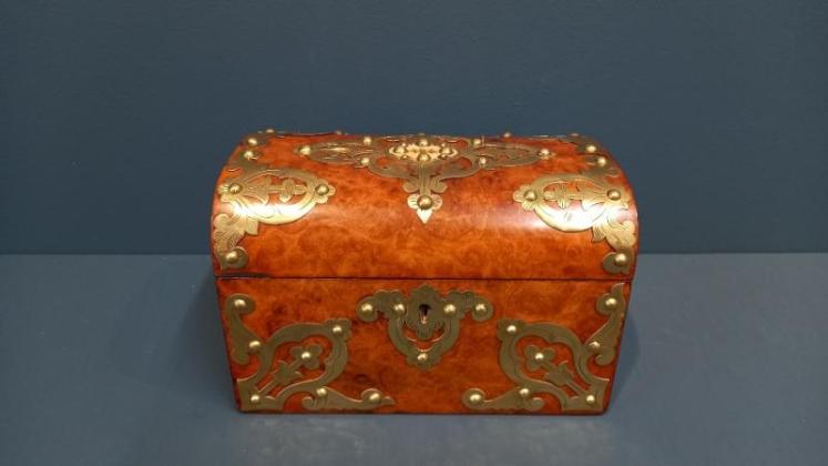Mid Victorian Burr Walnut Domed Top Tea Caddy - Image 1