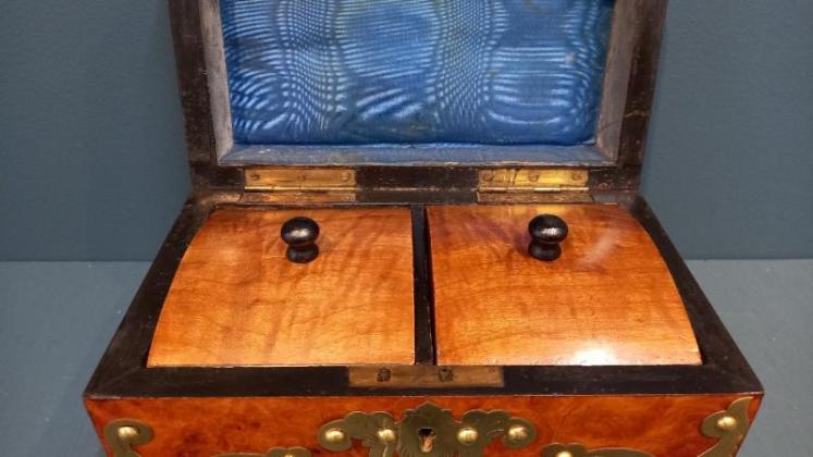 Mid Victorian Burr Walnut Domed Top Tea Caddy - Image 3