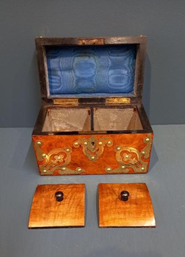 Mid Victorian Burr Walnut Domed Top Tea Caddy - Image 4
