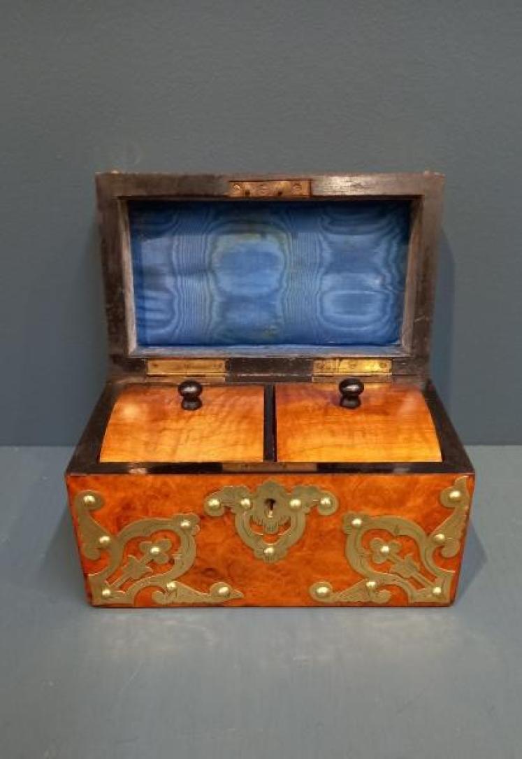 Mid Victorian Burr Walnut Domed Top Tea Caddy - Image 5