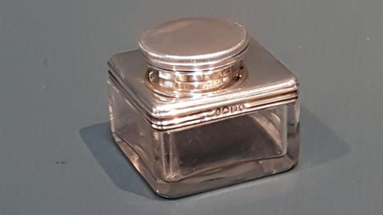 George III Silver Bayonet Travelling Top Ink Well - Image 1