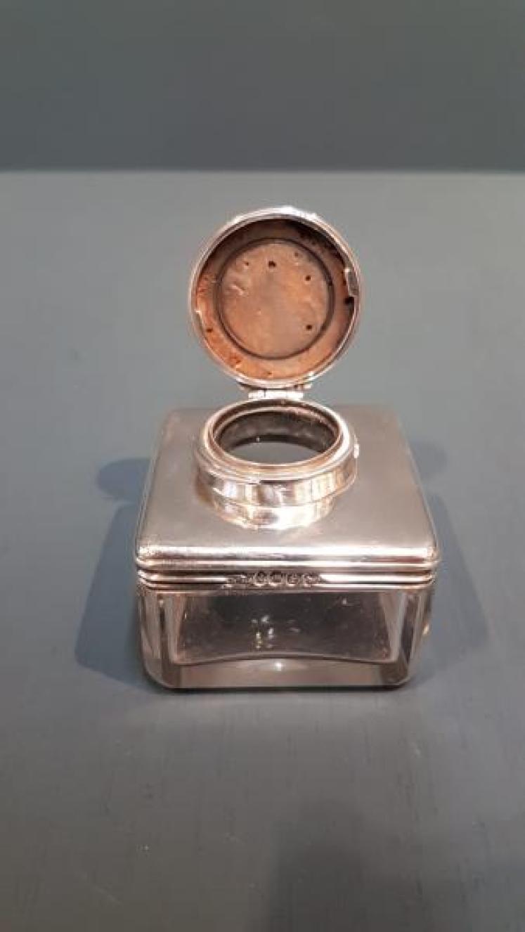 George III Silver Bayonet Travelling Top Ink Well - Image 3