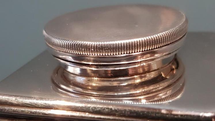 George III Silver Bayonet Travelling Top Ink Well - Image 5