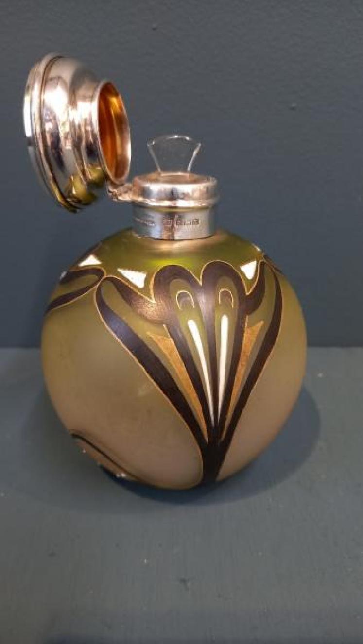 Art Nouveau Silver Iridescent Olive Green Glass Scent Bottle - Image 3