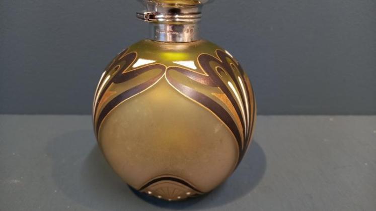 Art Nouveau Silver Iridescent Olive Green Glass Scent Bottle - Image 5