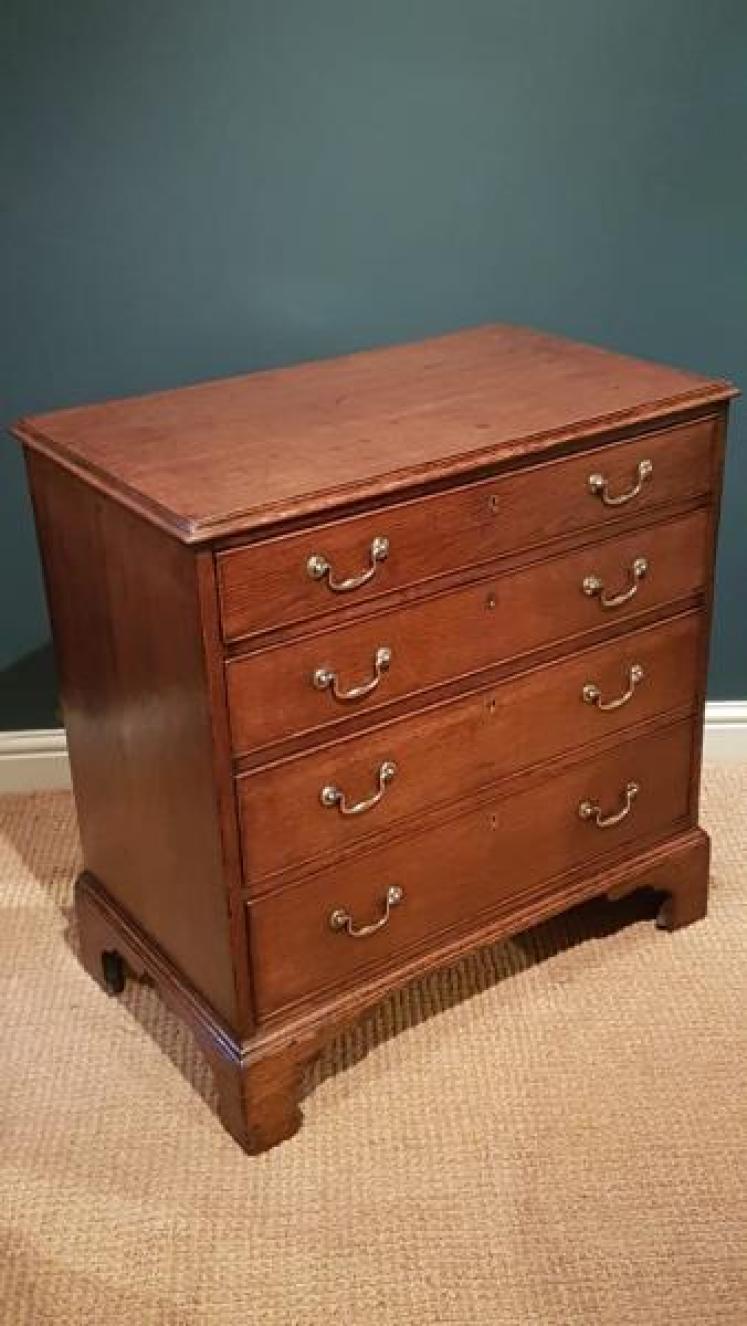Small George III Oak Chest of Drawers - Image 3
