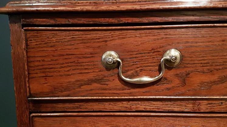 Small George III Oak Chest of Drawers - Image 4