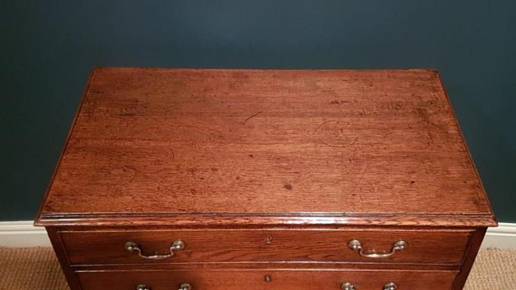 Small George III Oak Chest of Drawers - Image 6