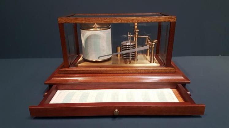 Mahogany Cased Barograph - Image 5