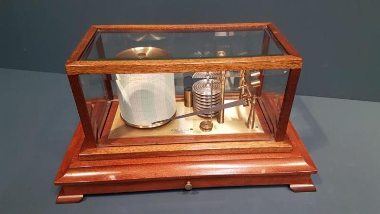 Mahogany Cased Barograph - Image 6