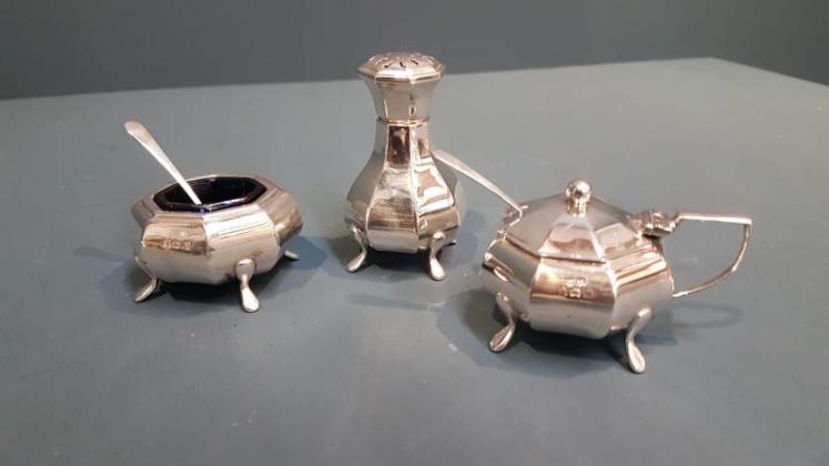 George V Silver Three Piece Cruet - Image 1