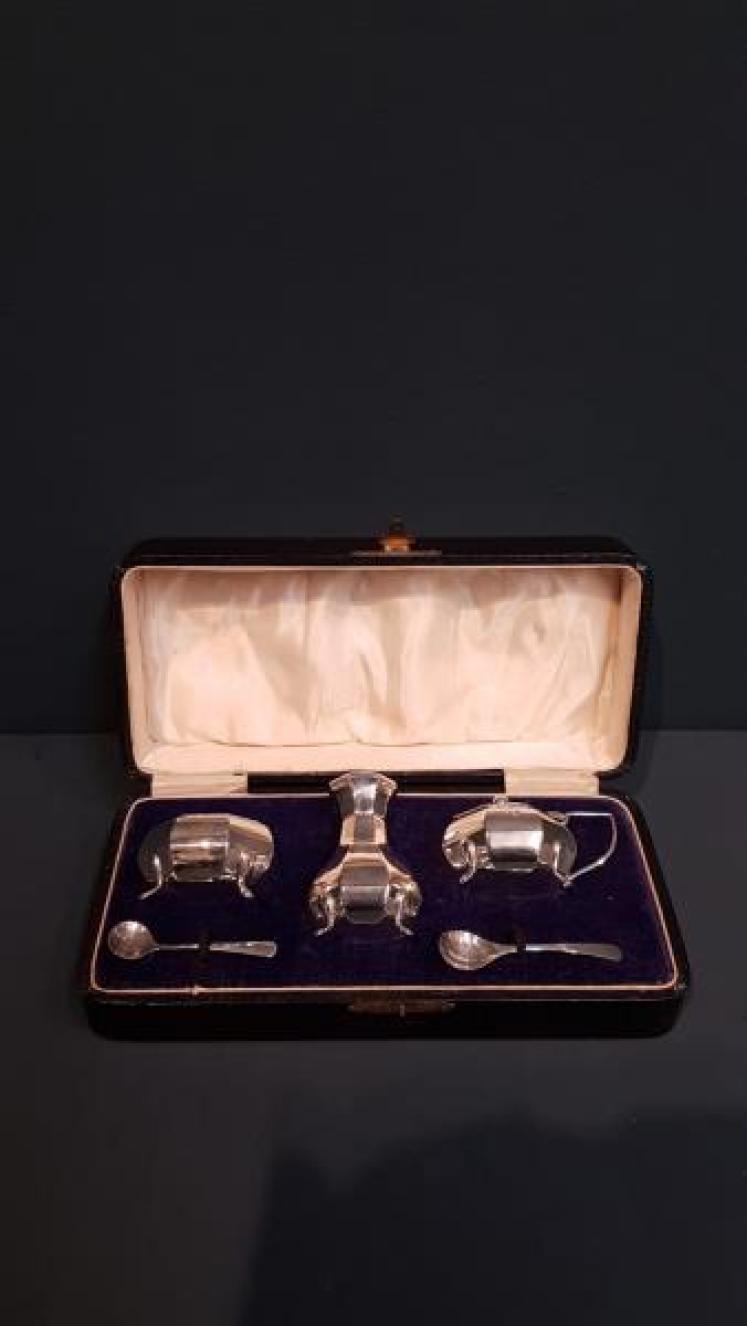 George V Silver Three Piece Cruet - Image 2