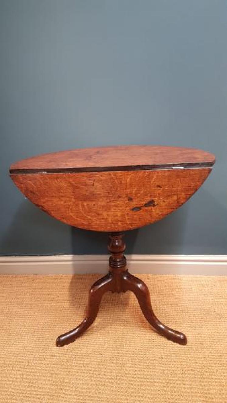 Unusual George III Oak Snap Top Table with Drop Leaf - Image 3
