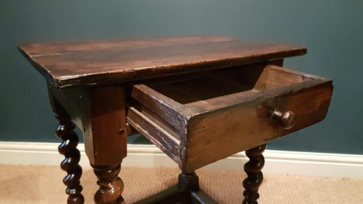 Small Proportioned William and Mary Period Oak Side Table - Image 3
