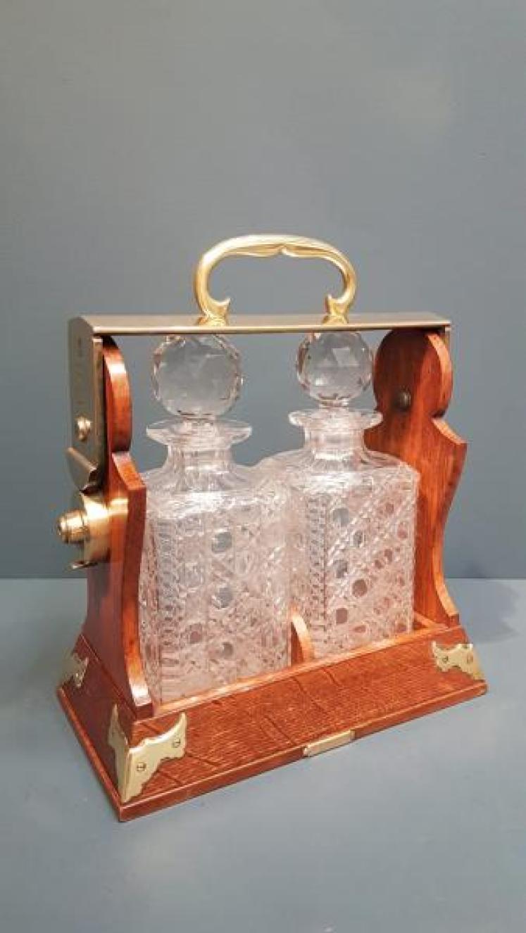 Atkinson Lancaster 2 Pint Bottle Tantalus - Image 1