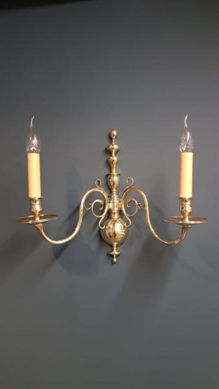 Matching Pair of Edwardian Brass Wall Lights - Image 1