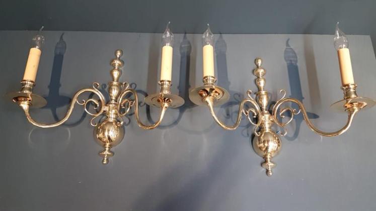 Matching Pair of Edwardian Brass Wall Lights - Image 2
