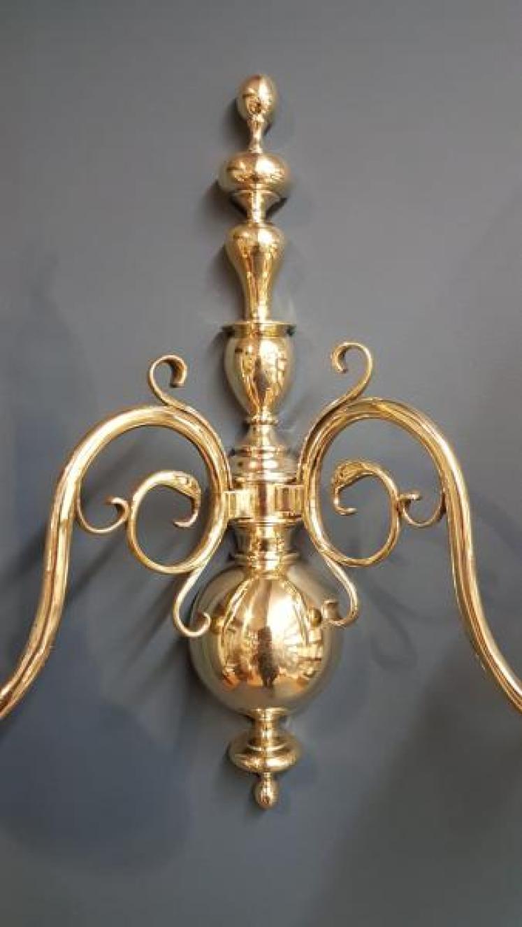Matching Pair of Edwardian Brass Wall Lights - Image 4