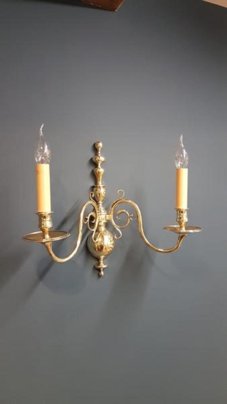 Matching Pair of Edwardian Brass Wall Lights - Image 5
