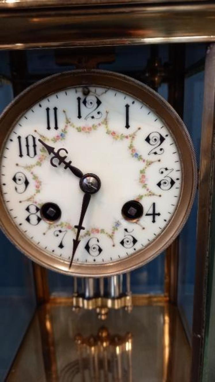 Small Victorian Brass 'Four Glass' Mantel Clock - Image 2