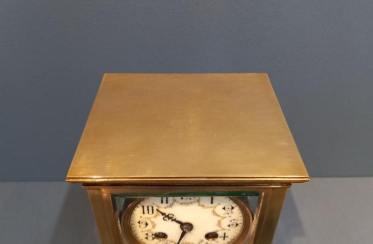 Small Victorian Brass 'Four Glass' Mantel Clock - Image 3