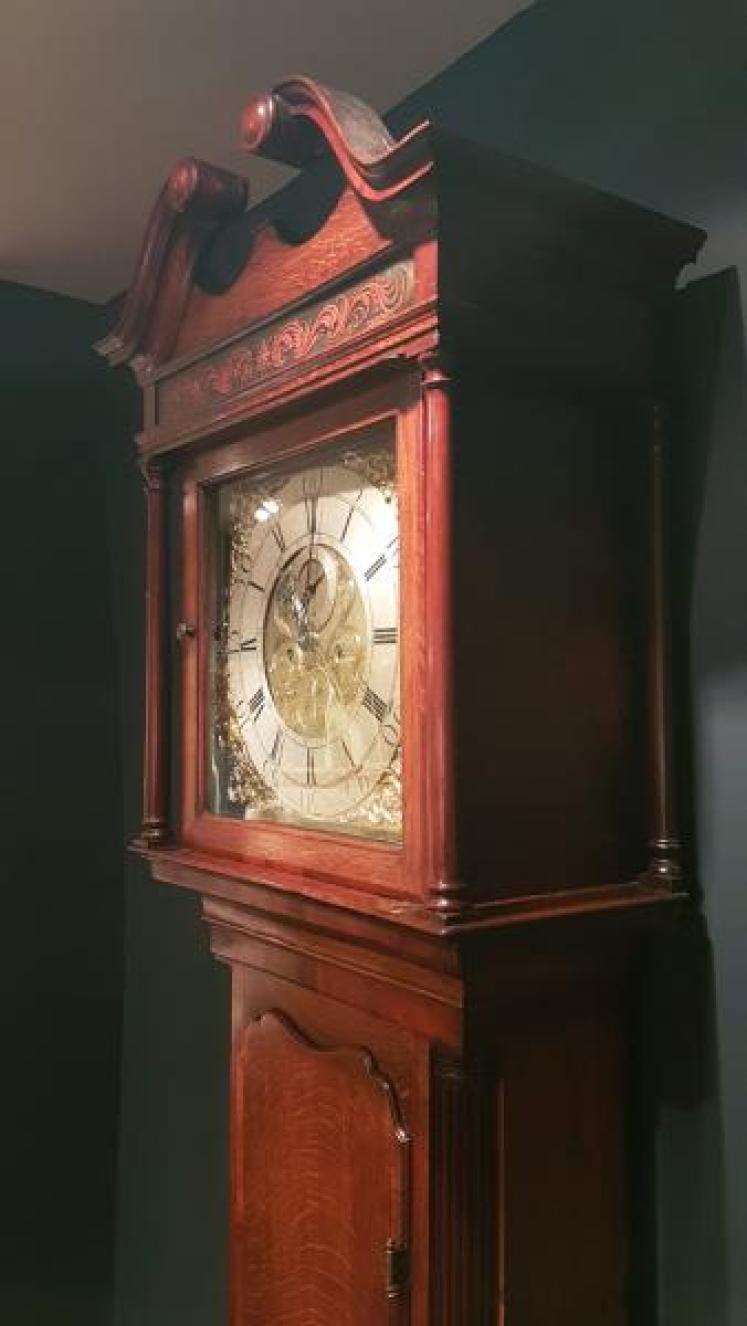 Fine Quality George III Oak 8 Day Brass Dial Longcase Clock - Image 4
