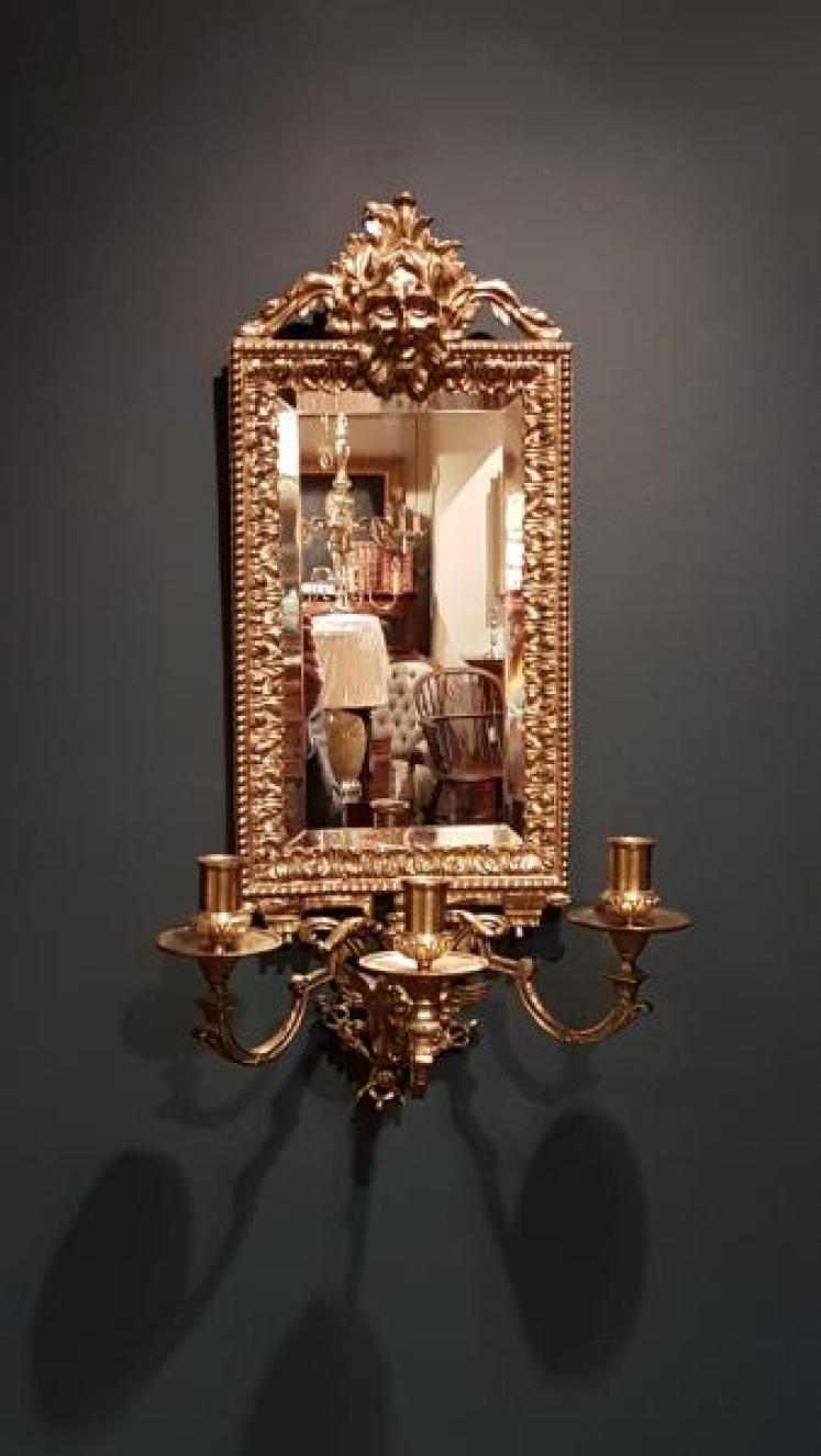 Victorian Gilt Brass Mirror Back Wall Sconce - Image 1