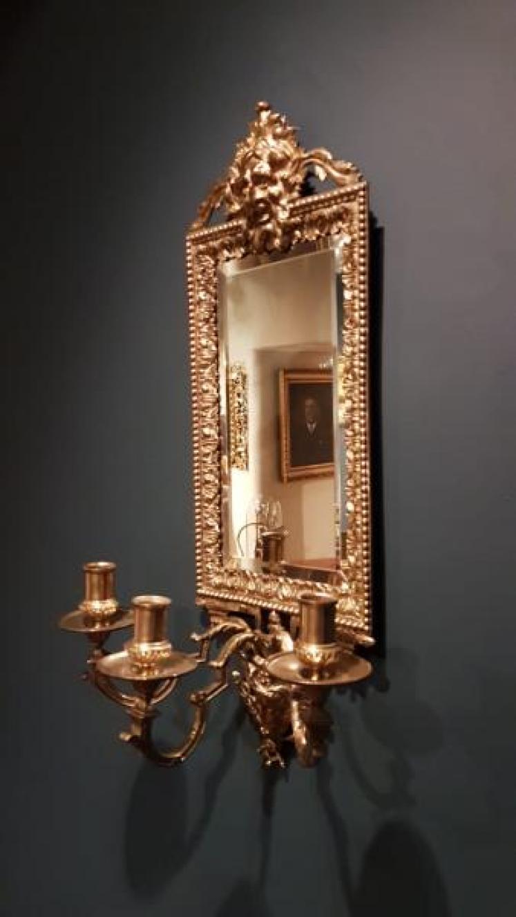 Victorian Gilt Brass Mirror Back Wall Sconce - Image 2