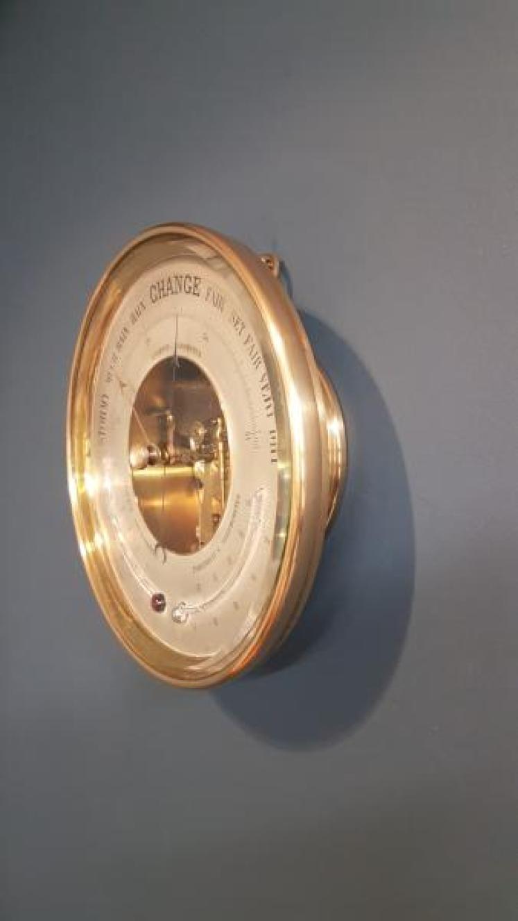 Victorian Brass Cased Marine Barometer with Twin Crescent Thermometers - Image 5