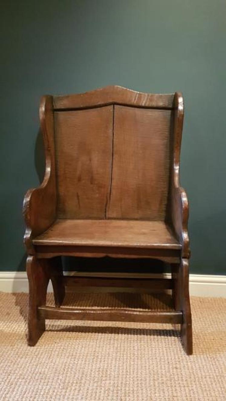 Small Period Oak Fireside Settle  - Image 1