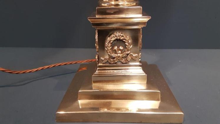 Edwardian Brass Corinthian Column Lamp and Shade - Image 4