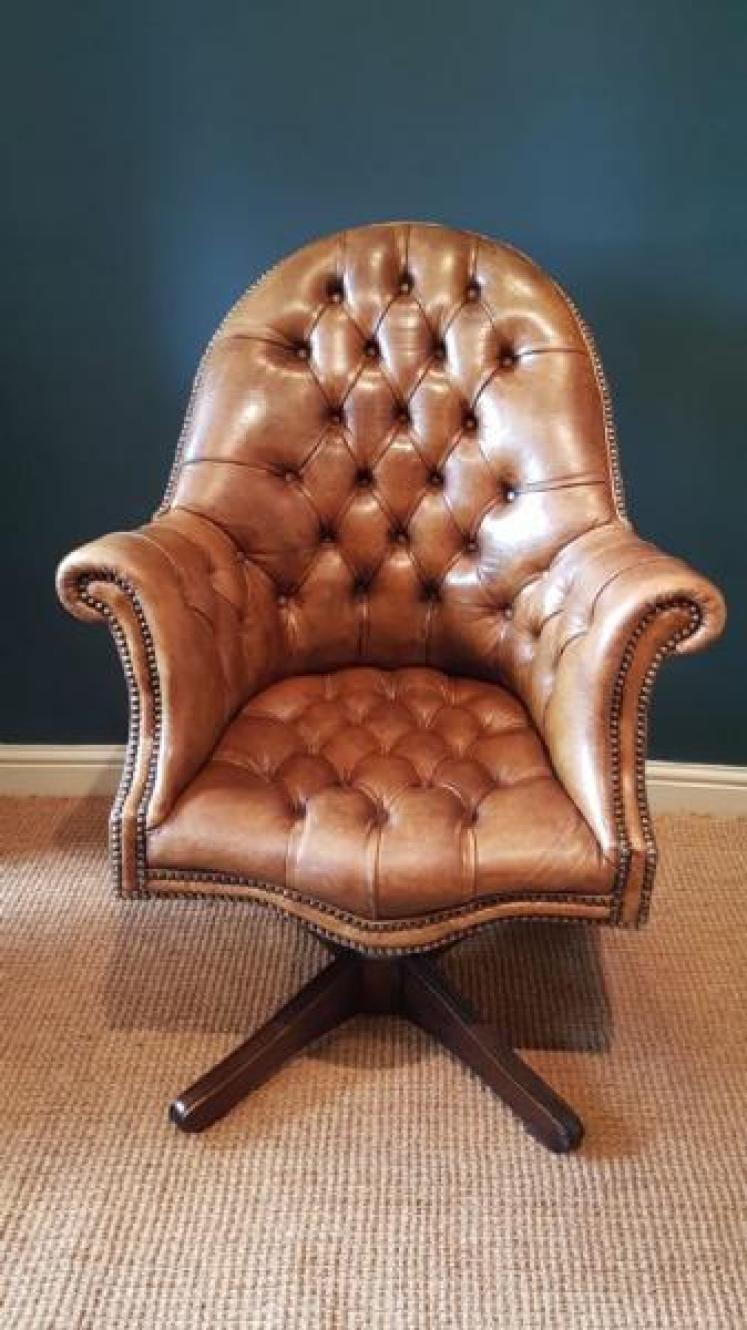 Leather Button Back Revolving Chair - Image 2