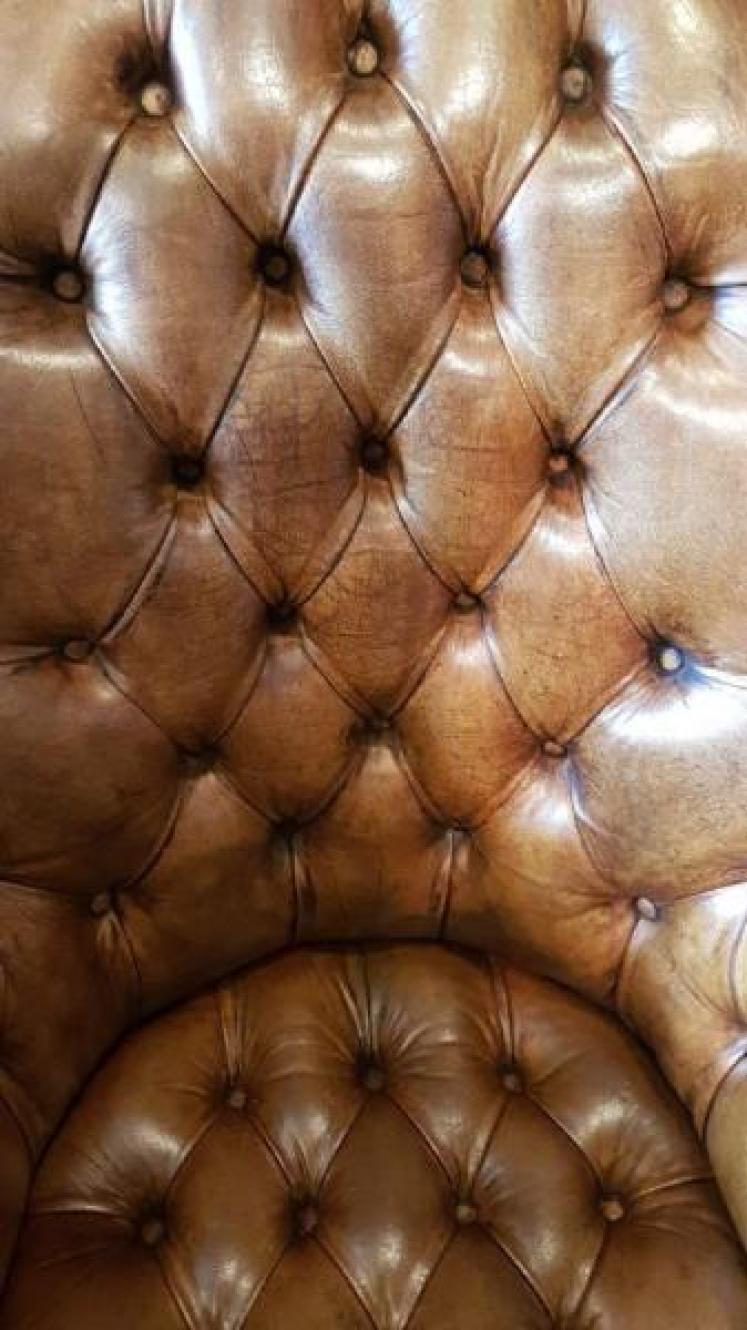 Leather Button Back Revolving Chair - Image 4