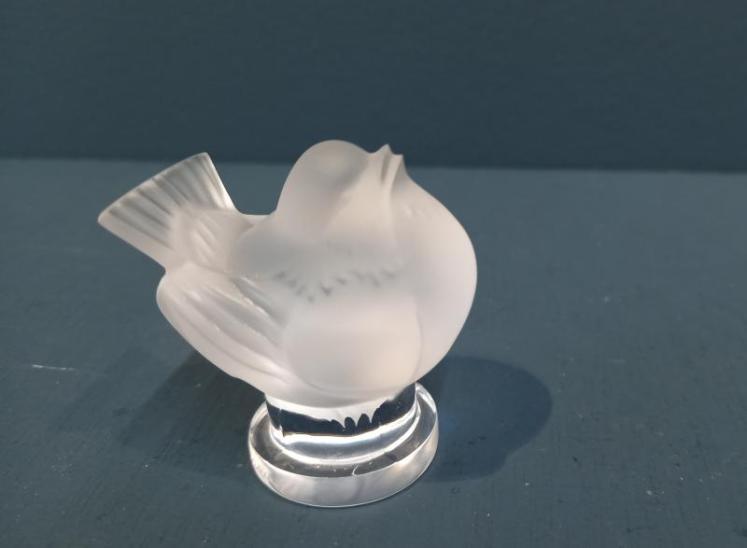 Lalique Opalescent Wren - Image 1