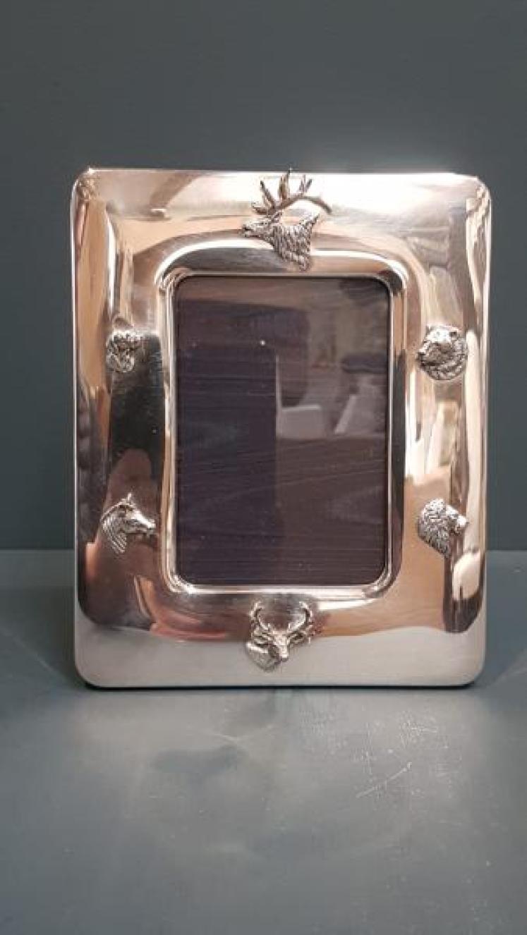 Fine Quality Silver Wildlife Theme Photo Frame - Image 1