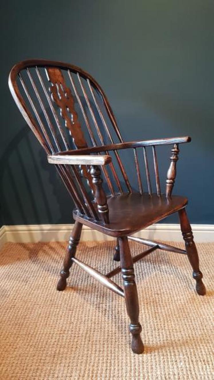 Early Victorian Ash & Elm High Back Windsor Armchair - Image 4