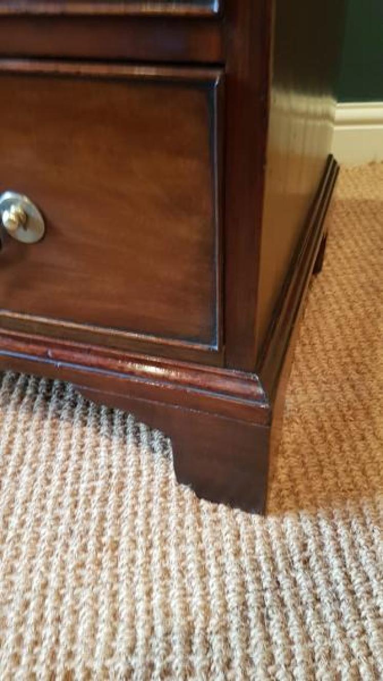 Small George III Mahogany Chest of Drawers with Brushing Slide - Image 6