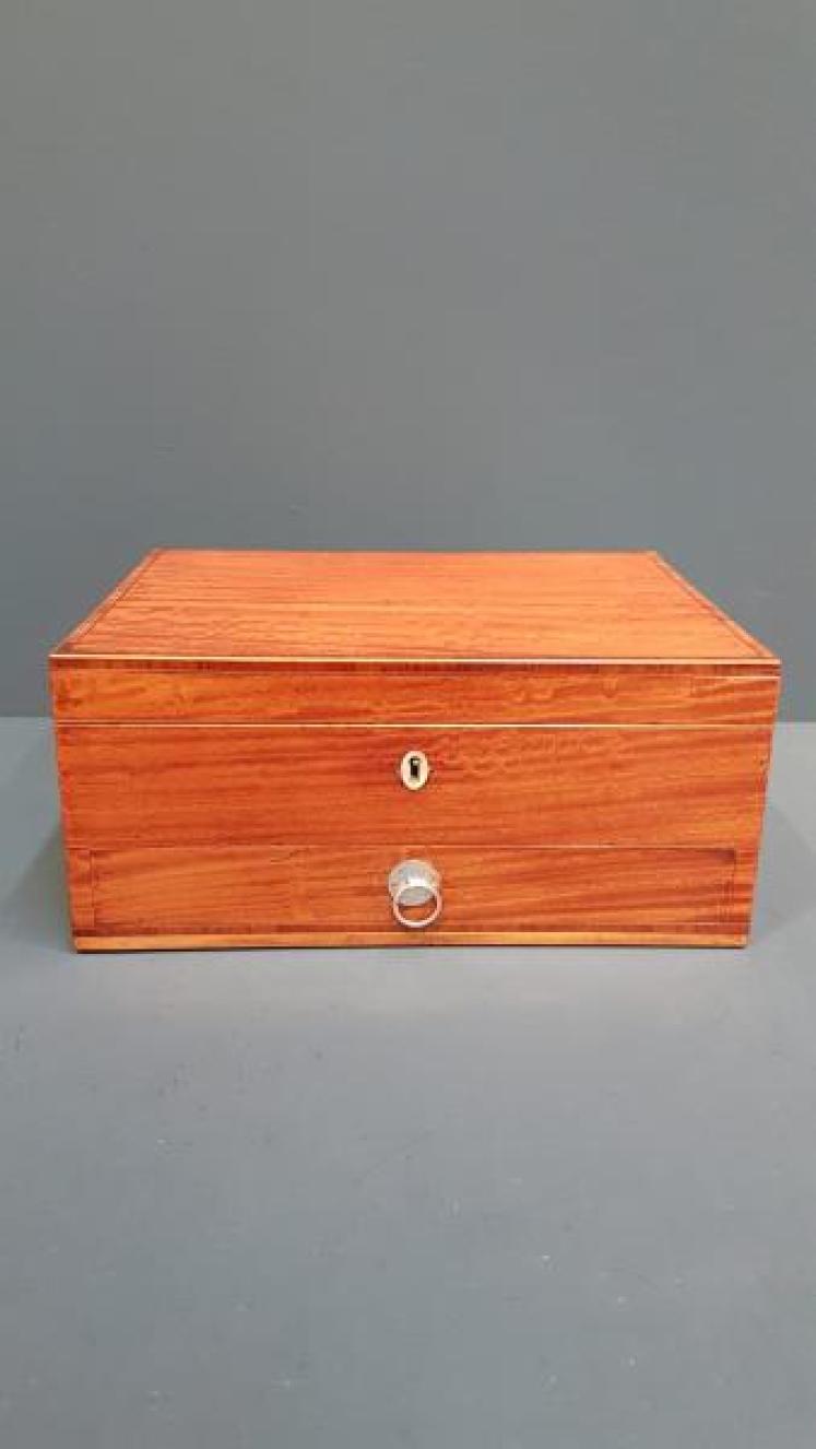 Fine Quality Victorian Satinwood Needlework Box - Image 2