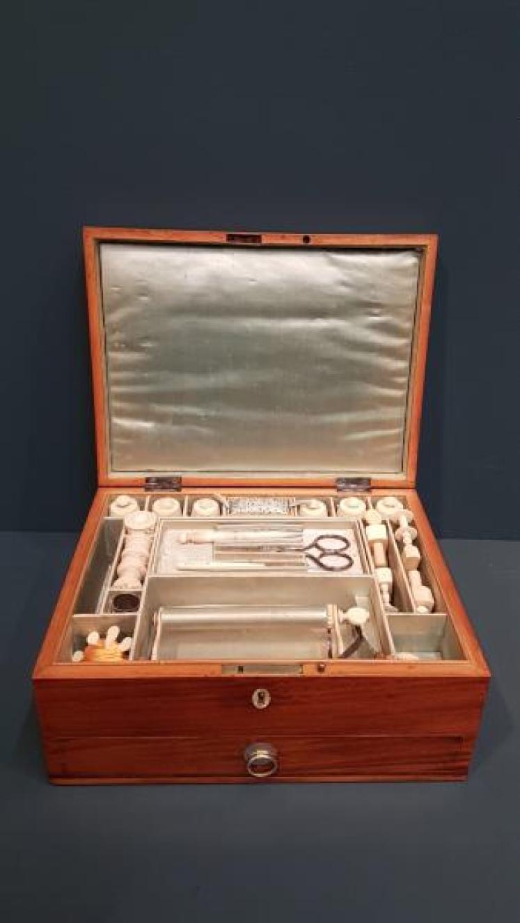 Fine Quality Victorian Satinwood Needlework Box - Image 6