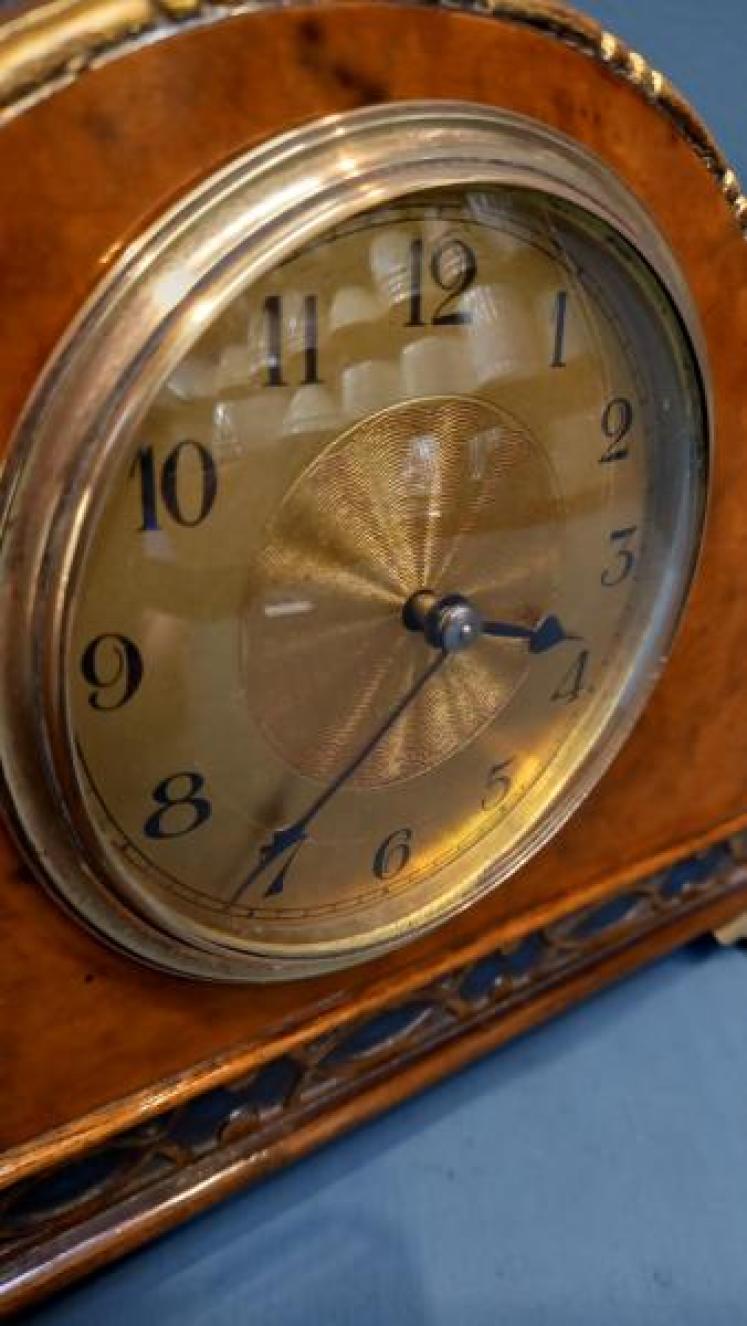 Edwardian Period Burr Walnut & Gilt Mantel Clock - Image 3