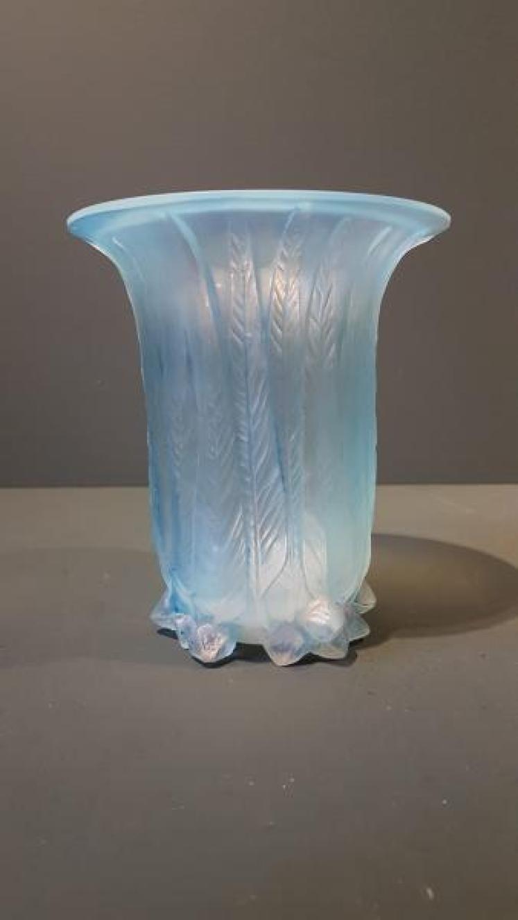 Rene Lalique Eucalyptus Flared Neck Vase - Image 1