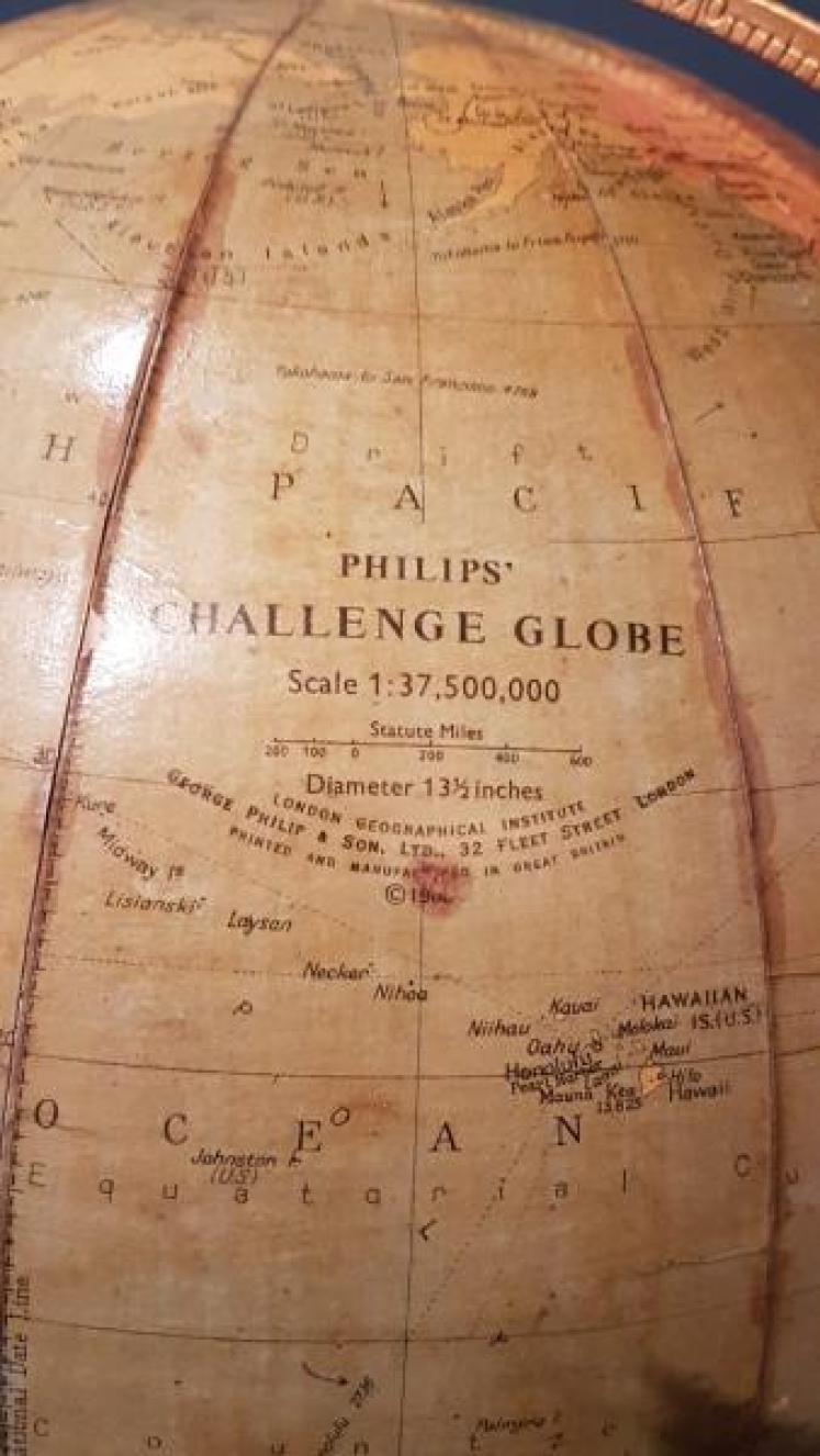 Impressive Floor Standing Terrestrial Globe - Image 3