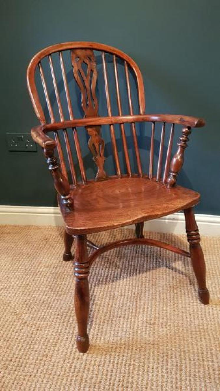 Early Victorian Yew Wood Windsor Chair - Image 1