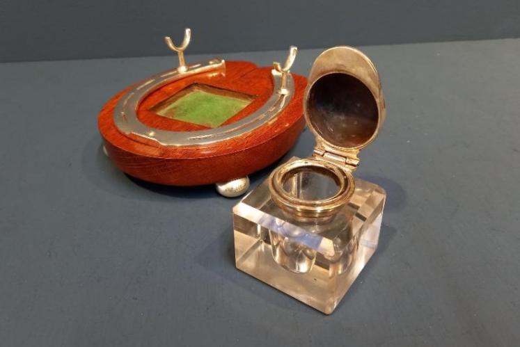 Victorian Oak Horse Racing Themed Pen & Inkstand - Image 6