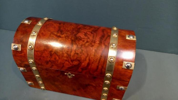 Mid Victorian Burr Walnut Dome Top Letter Casket - Image 3
